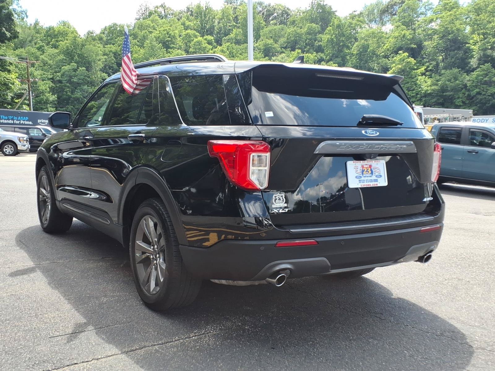 Certified 2021 Ford Explorer XLT w/ Equipment Group 202A AWD/4WD image 6