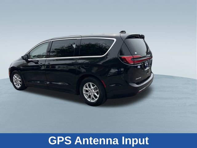 Used 2023 Chrysler Pacifica Touring-L FWD image 8