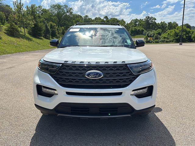 Certified 2024 Ford Explorer XLT w/ Equipment Group 202A AWD/4WD image 7