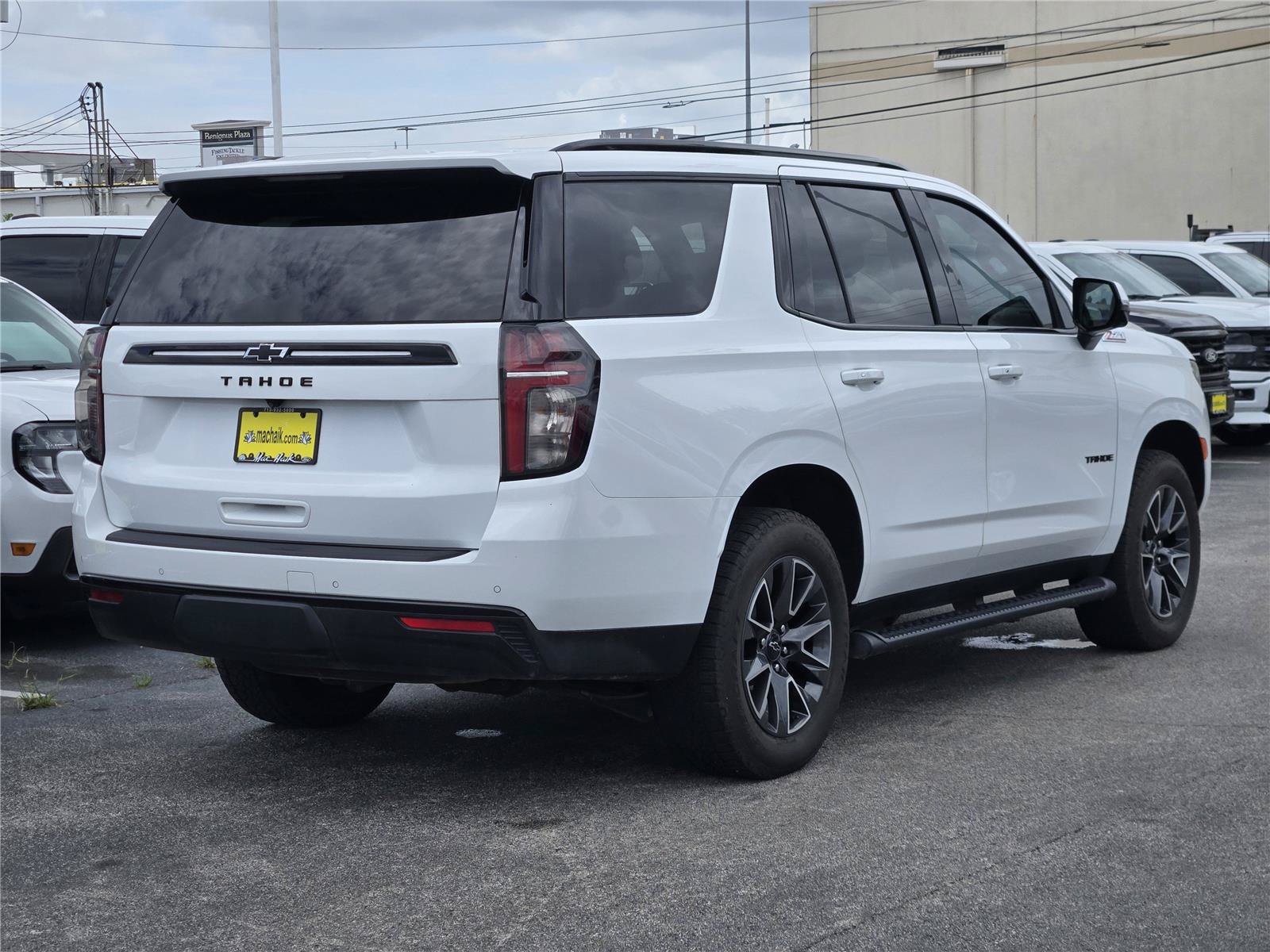 Used 2023 Chevrolet Tahoe Z71 w/ Luxury Package AWD/4WD image 14