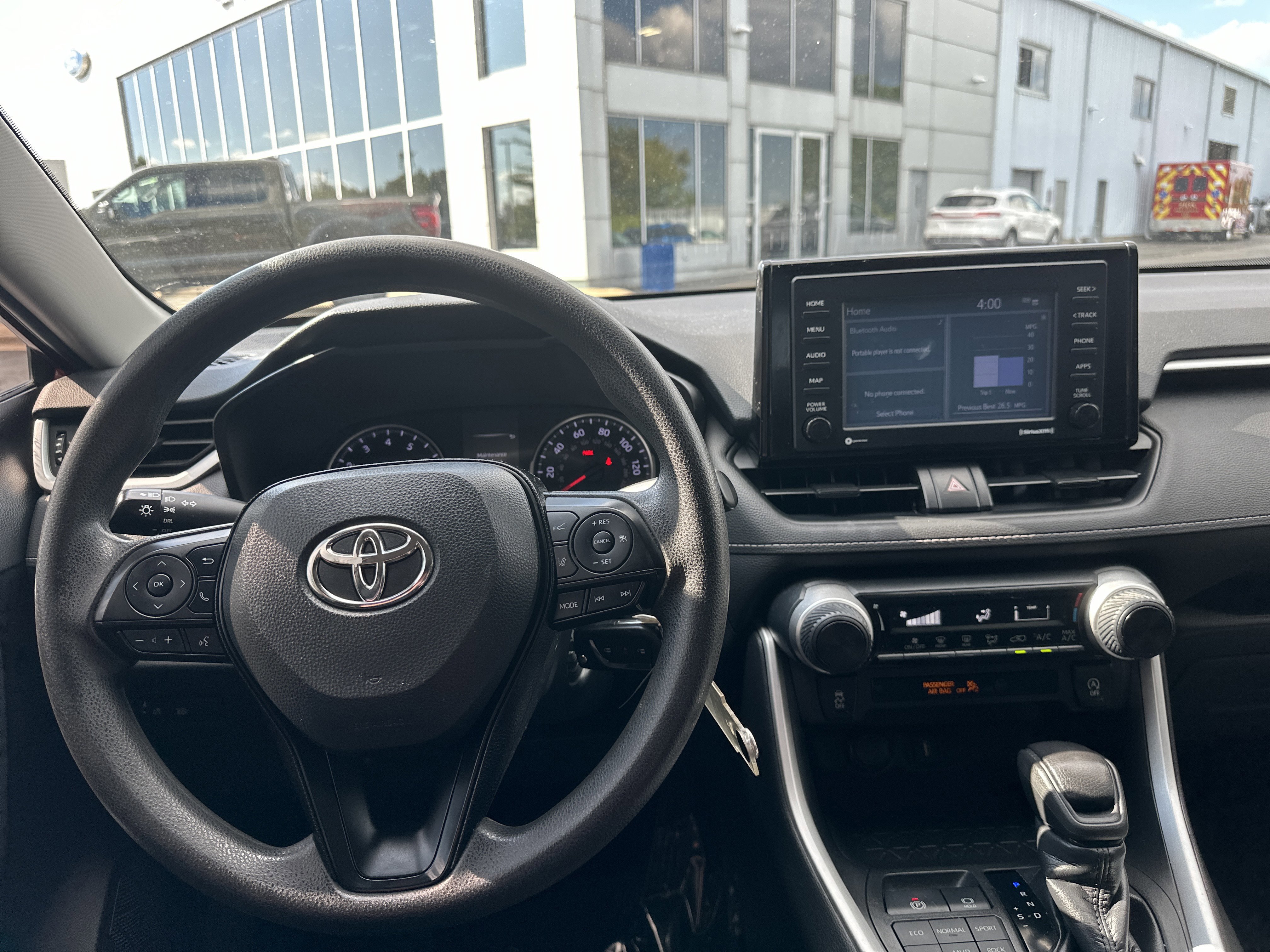 Used 2021 Toyota RAV4 LE image 15