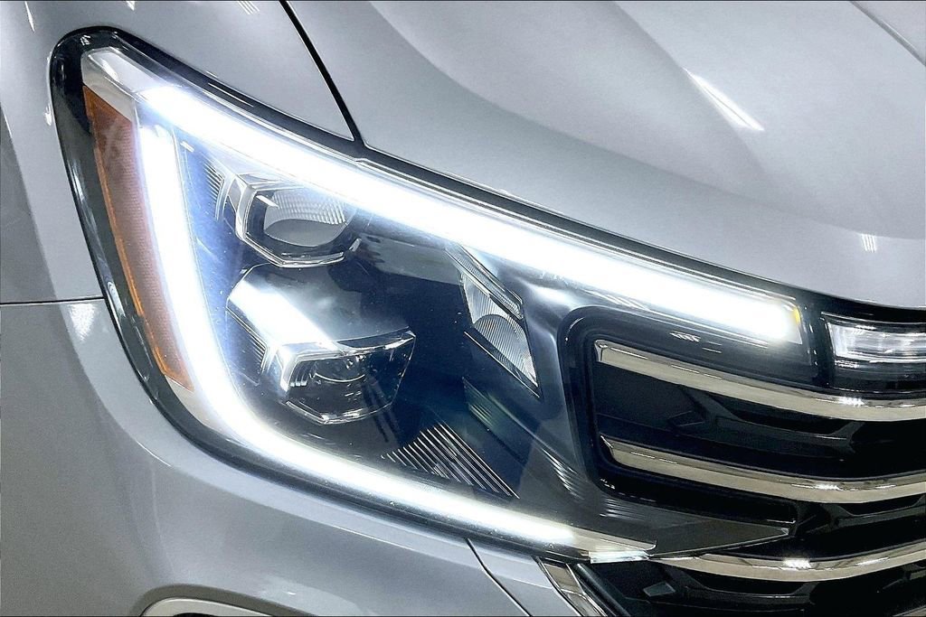 Used 2025 Volkswagen Atlas SE image 27