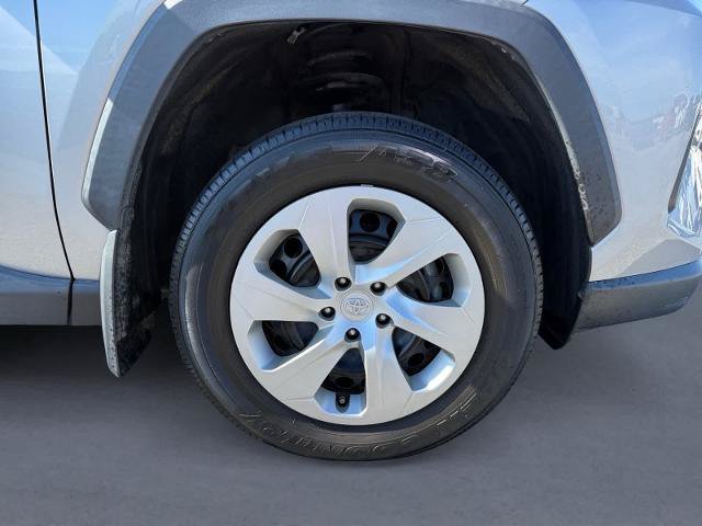 Used 2022 Toyota RAV4 LE FWD image 9