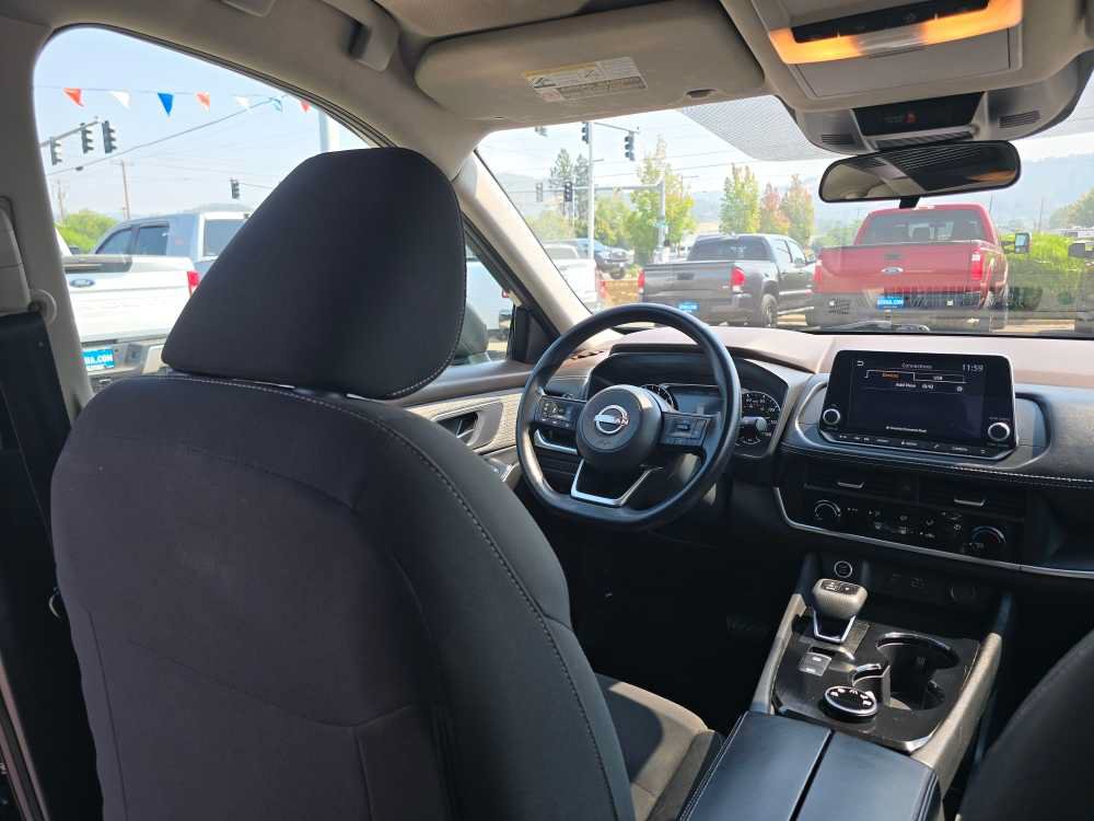 Used 2023 Nissan Rogue S AWD/4WD image 10