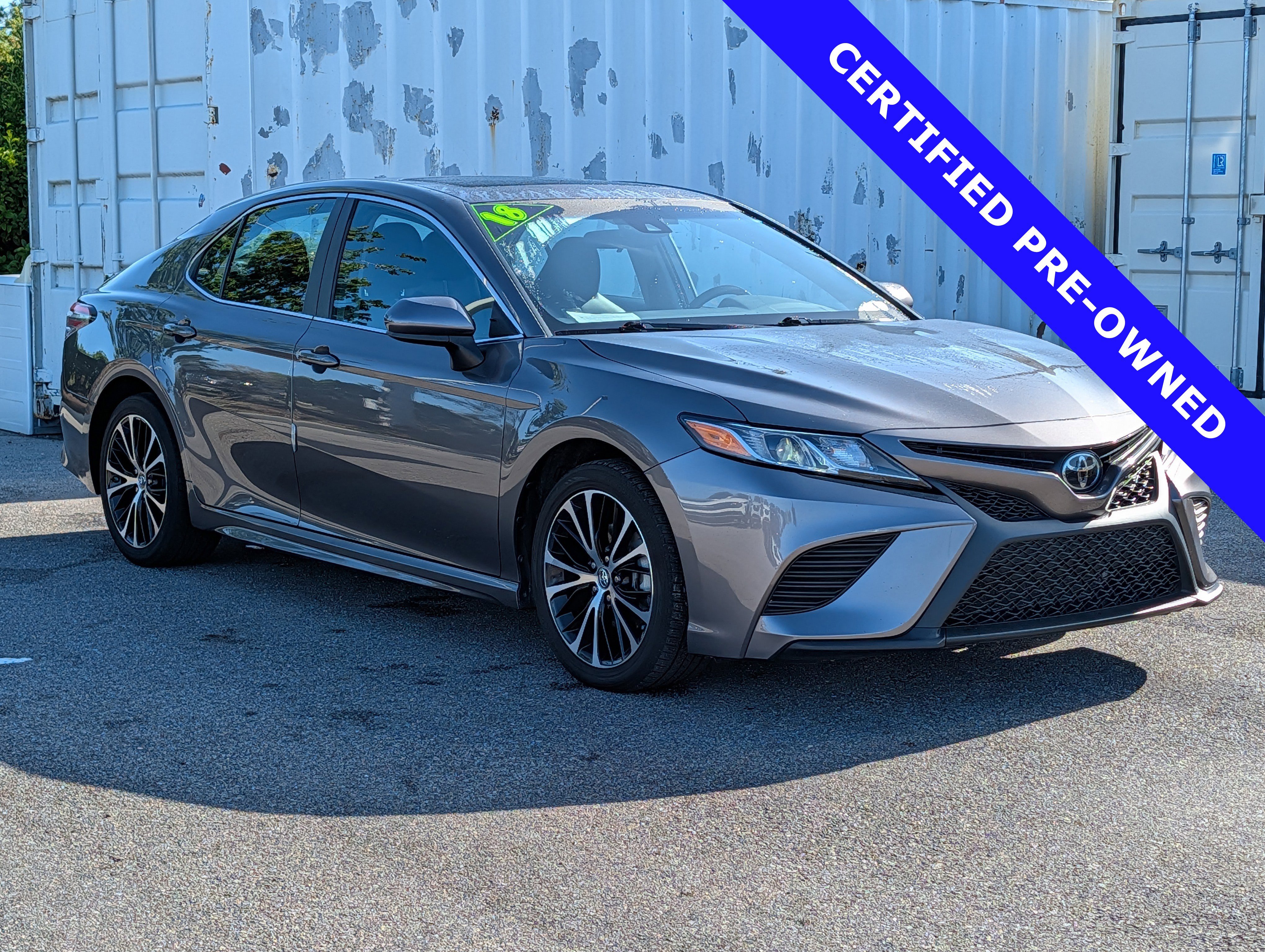Used 2018 Toyota Camry SE w/ Moonroof Package FWD video 2