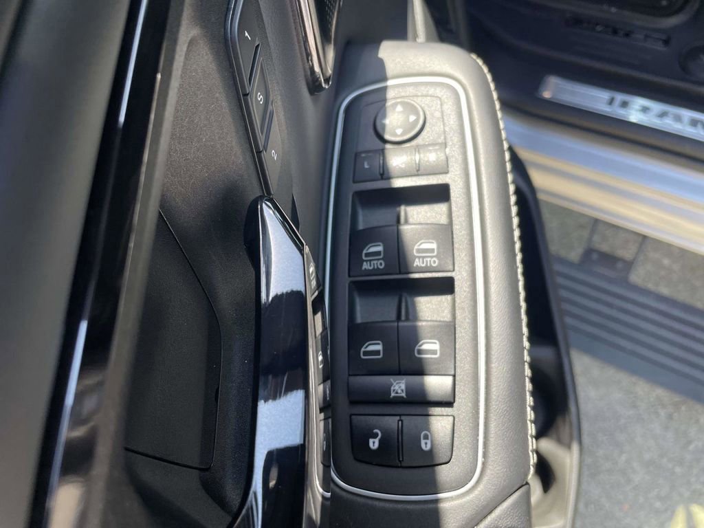 Used 2022 RAM 1500 Limited AWD/4WD image 16