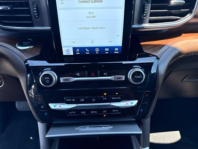 Certified 2022 Ford Explorer King Ranch w/ Class IV Trailer Tow Package AWD/4WD image 32