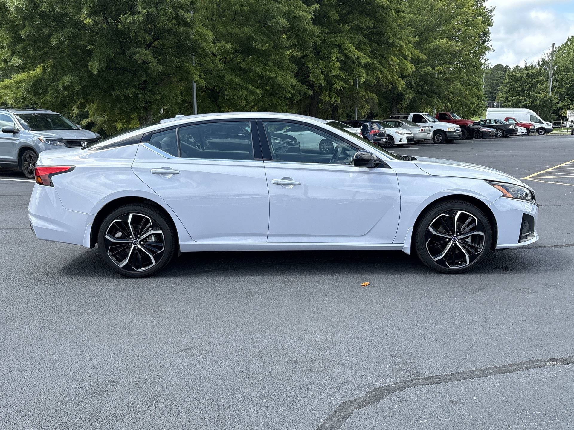 Used 2025 Nissan Altima 2.5 SR AWD/4WD image 24