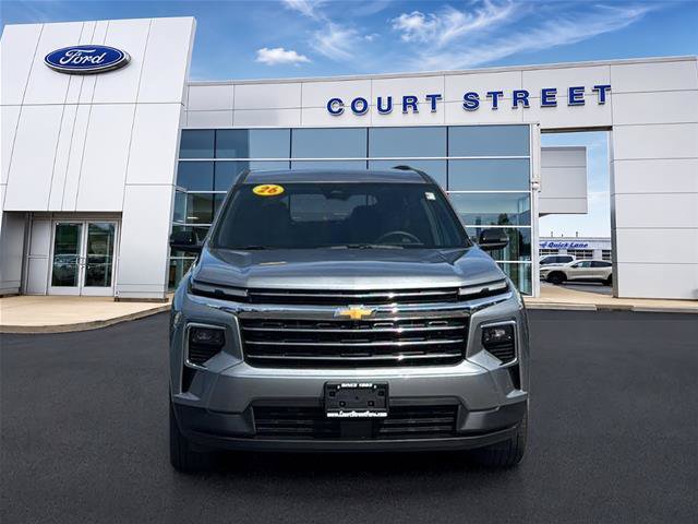 Used 2026 Chevrolet Traverse LT AWD/4WD image 2