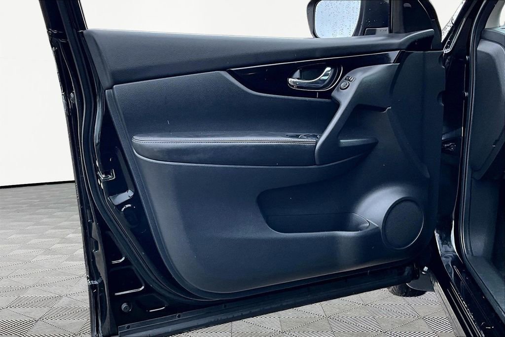 Used 2019 Nissan Rogue Sport SV w/ Technology Package FWD image 23