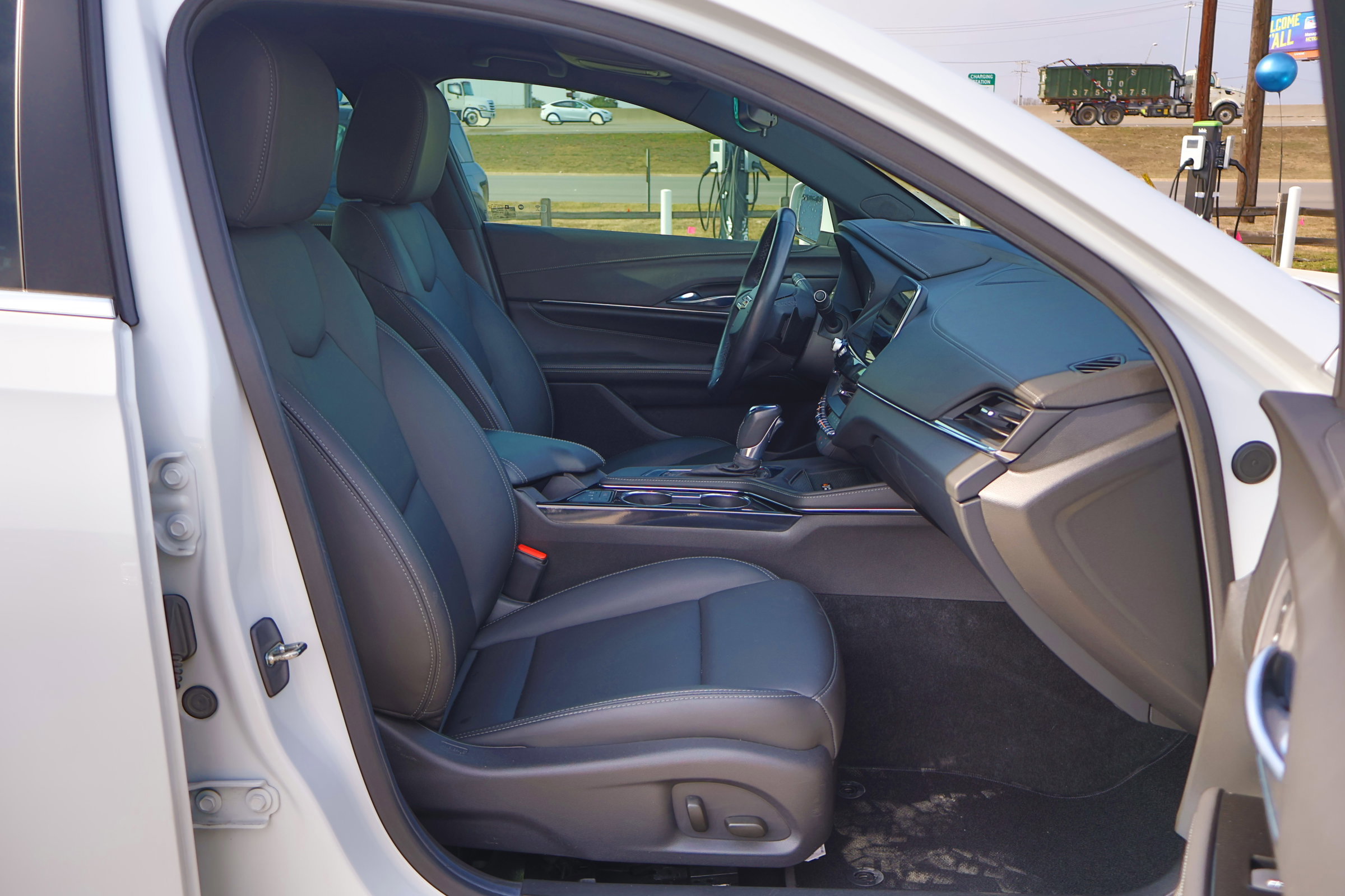 Used 2023 Cadillac CT4 Luxury image 42