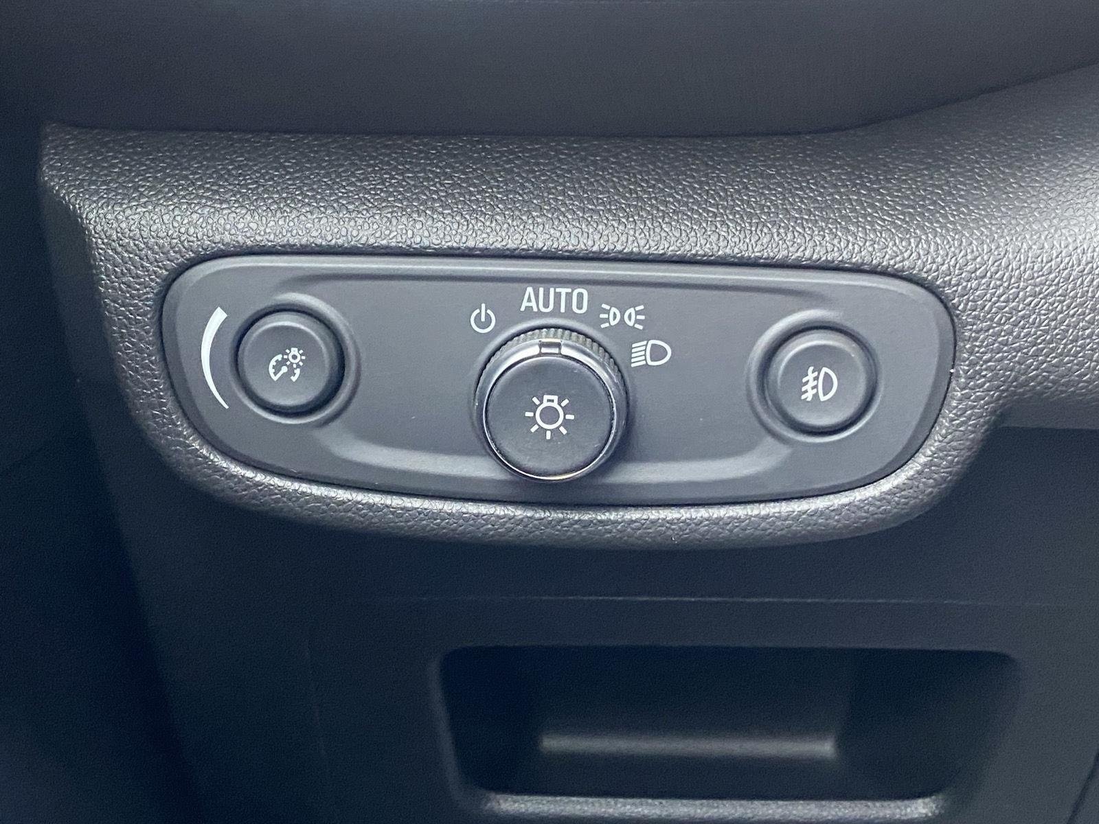 Used 2021 Chevrolet TrailBlazer RS w/ Sun and Liftgate Package AWD/4WD image 21