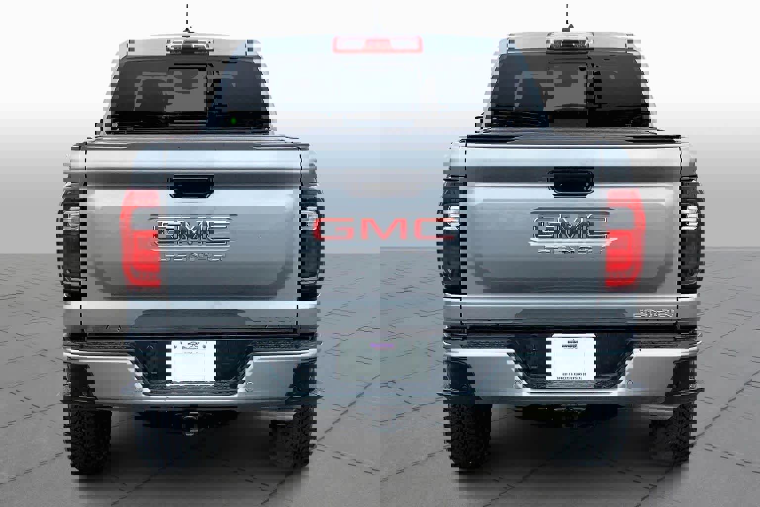 Used 2023 GMC Canyon Denali image 2