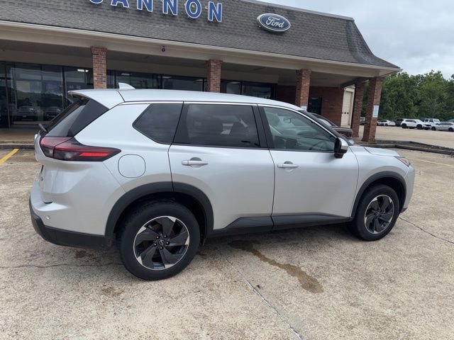 Used 2024 Nissan Rogue SV FWD image 5