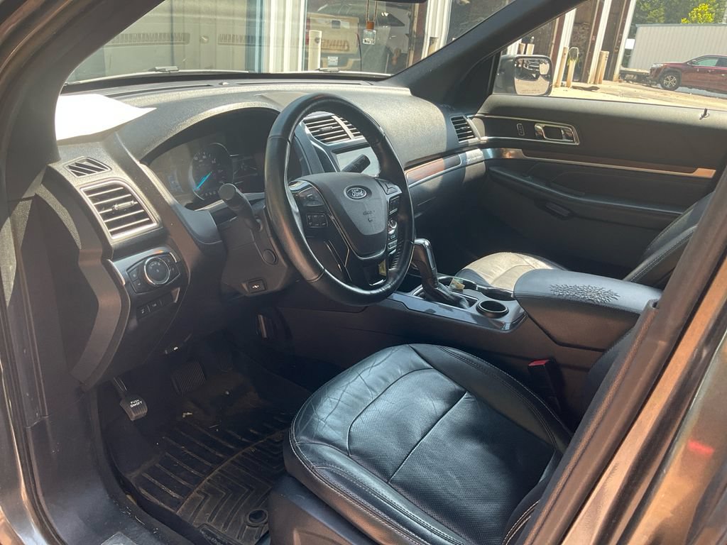 Certified 2017 Ford Explorer Limited FWD image 15
