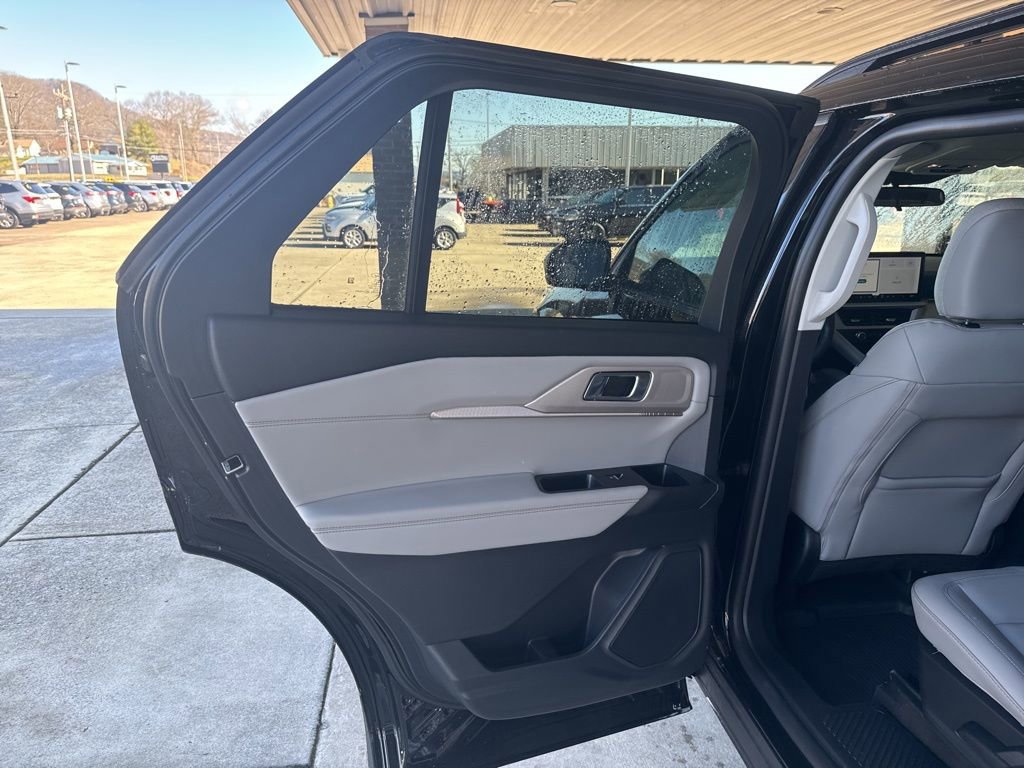 Certified 2025 Ford Explorer Active w/ Active Comfort Package image 19
