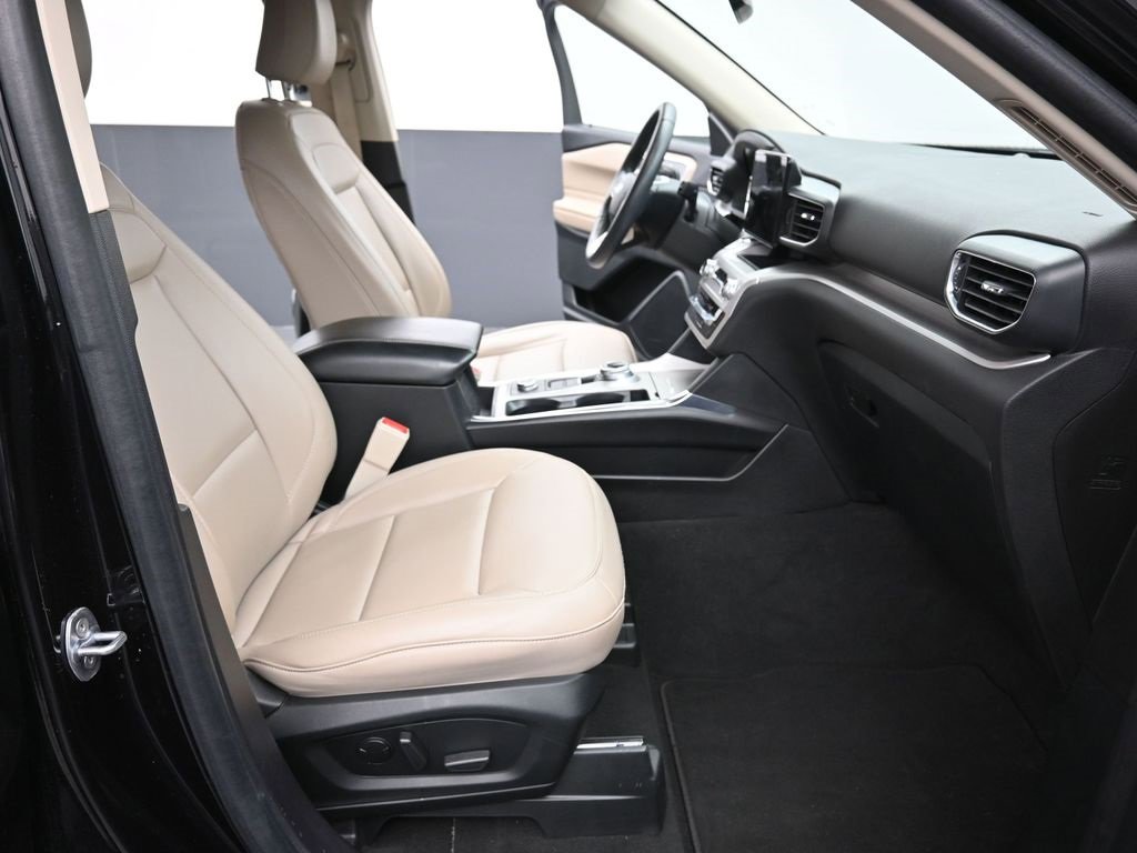 Certified 2022 Ford Explorer XLT w/ Equipment Group 202A image 14