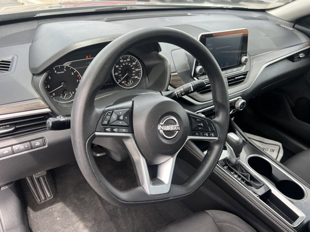 Used 2023 Nissan Altima 2.5 SV image 9