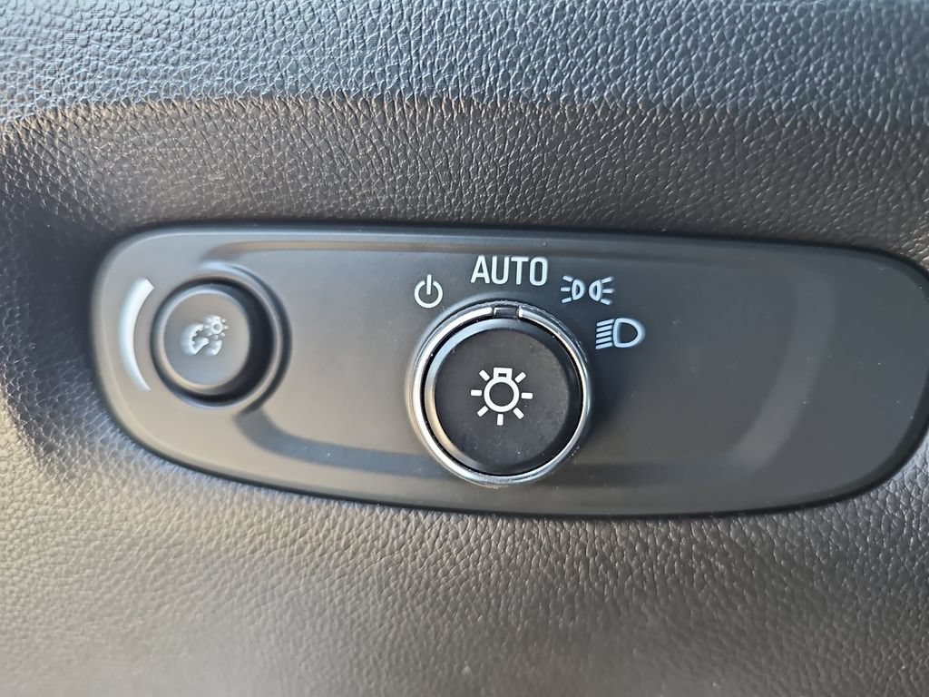 Used 2021 Chevrolet Traverse LS FWD image 26