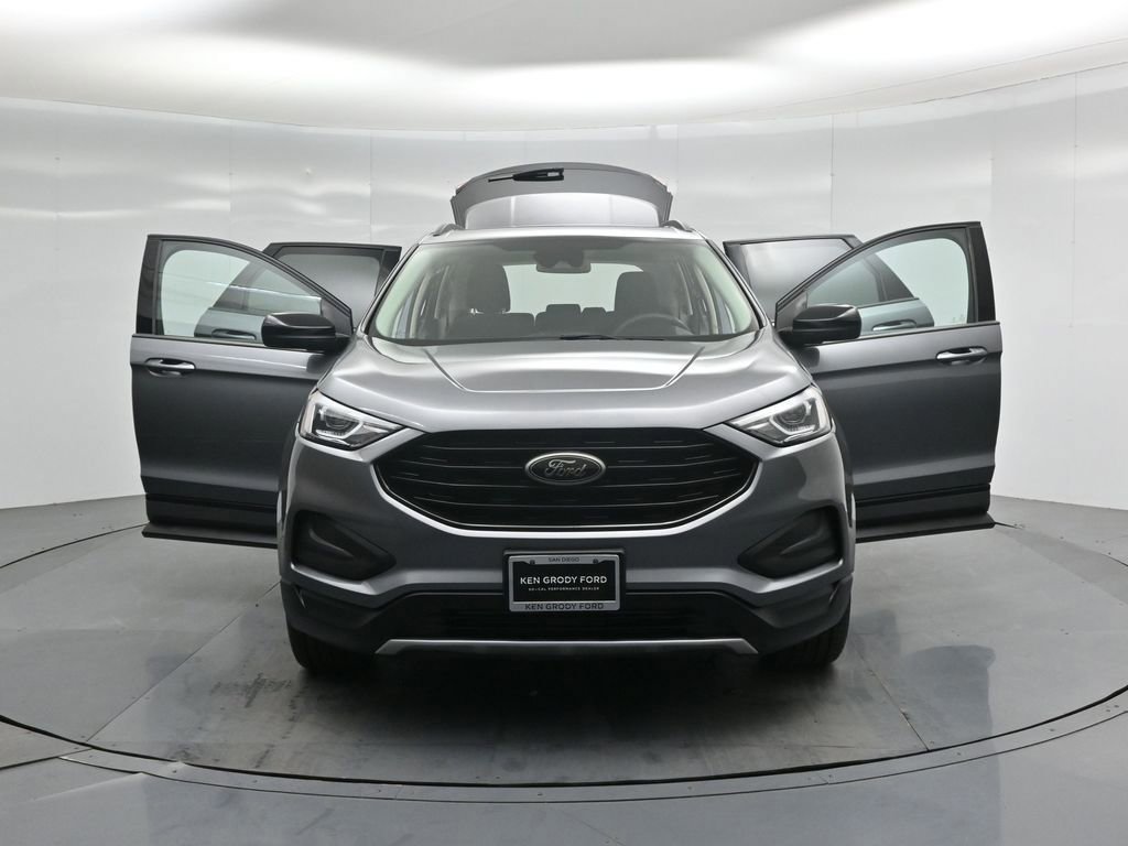 Certified 2022 Ford Edge SE w/ Black Appearance Package image 54