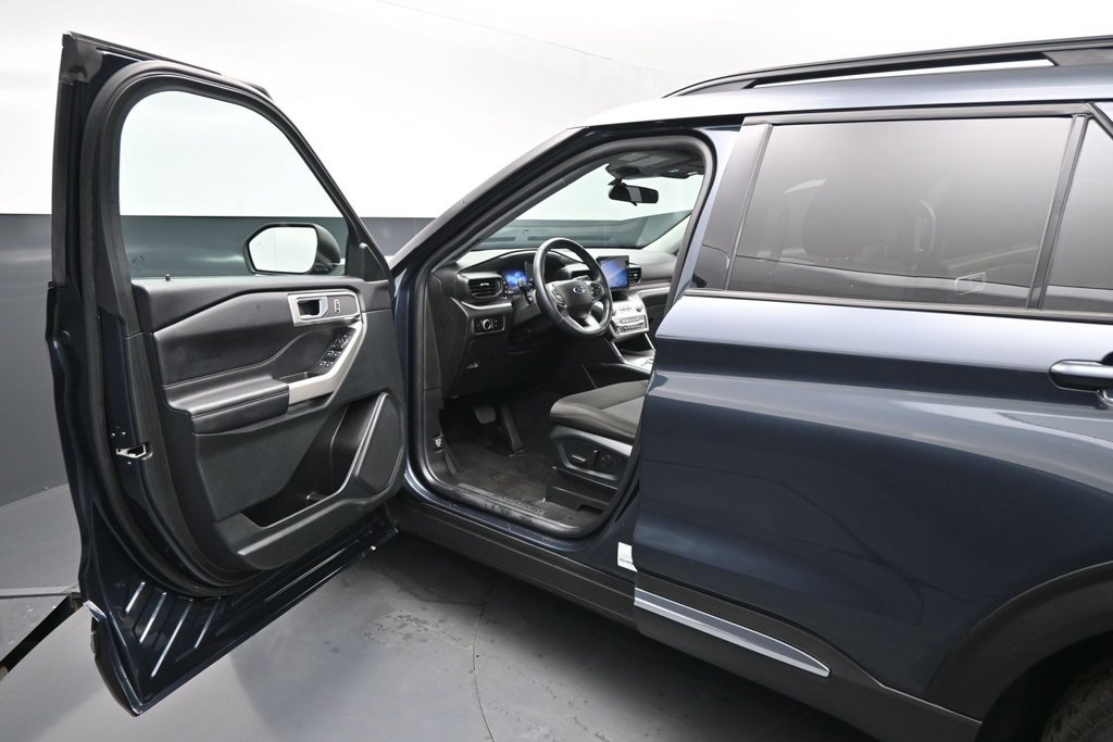 Certified 2023 Ford Explorer XLT RWD image 8