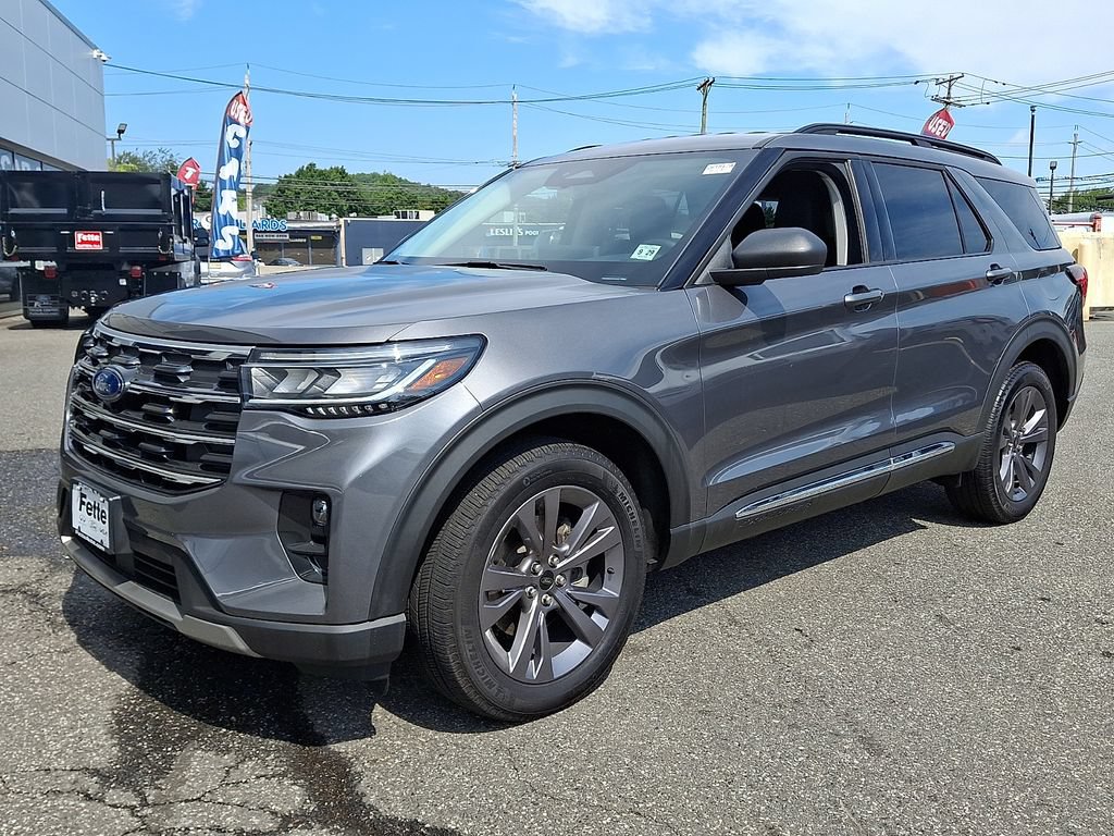 Certified 2025 Ford Explorer Active w/ Active Comfort Package AWD/4WD image 1