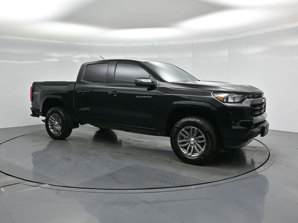 Used 2023 Chevrolet Colorado LT w/ LT Convenience Package image 3
