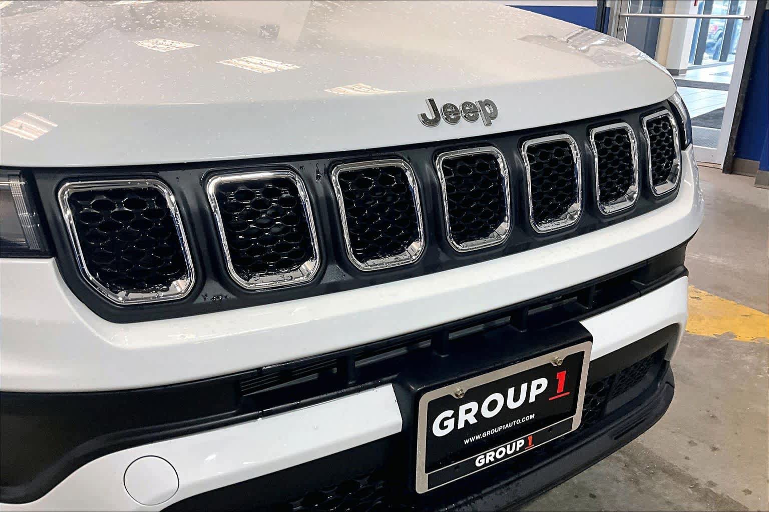 Used 2024 Jeep Compass Latitude AWD/4WD image 32