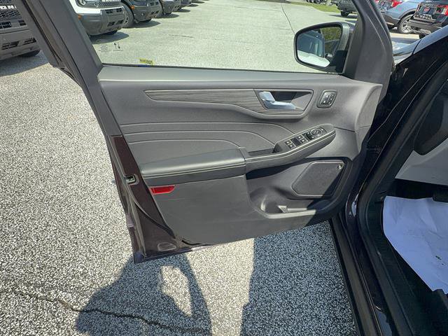 Certified 2023 Ford Escape Platinum w/ Premium Technology Package AWD/4WD image 11
