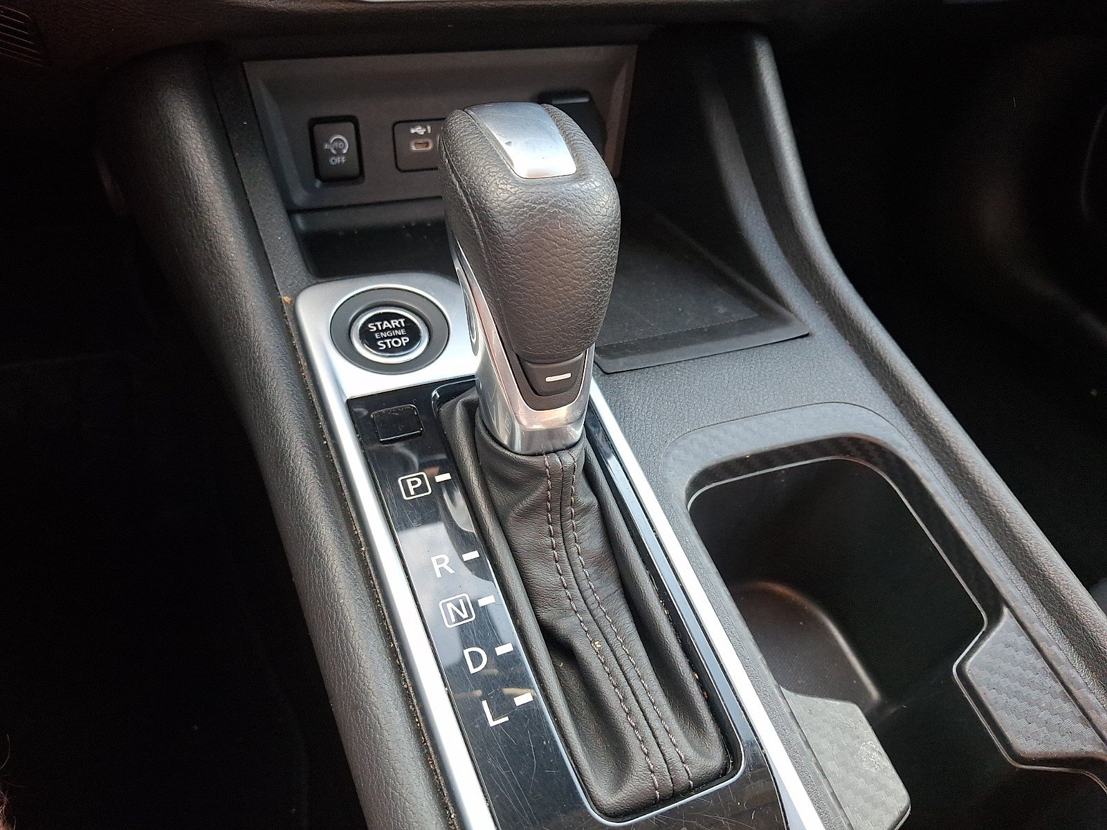 Used 2024 Nissan Sentra SV FWD image 13