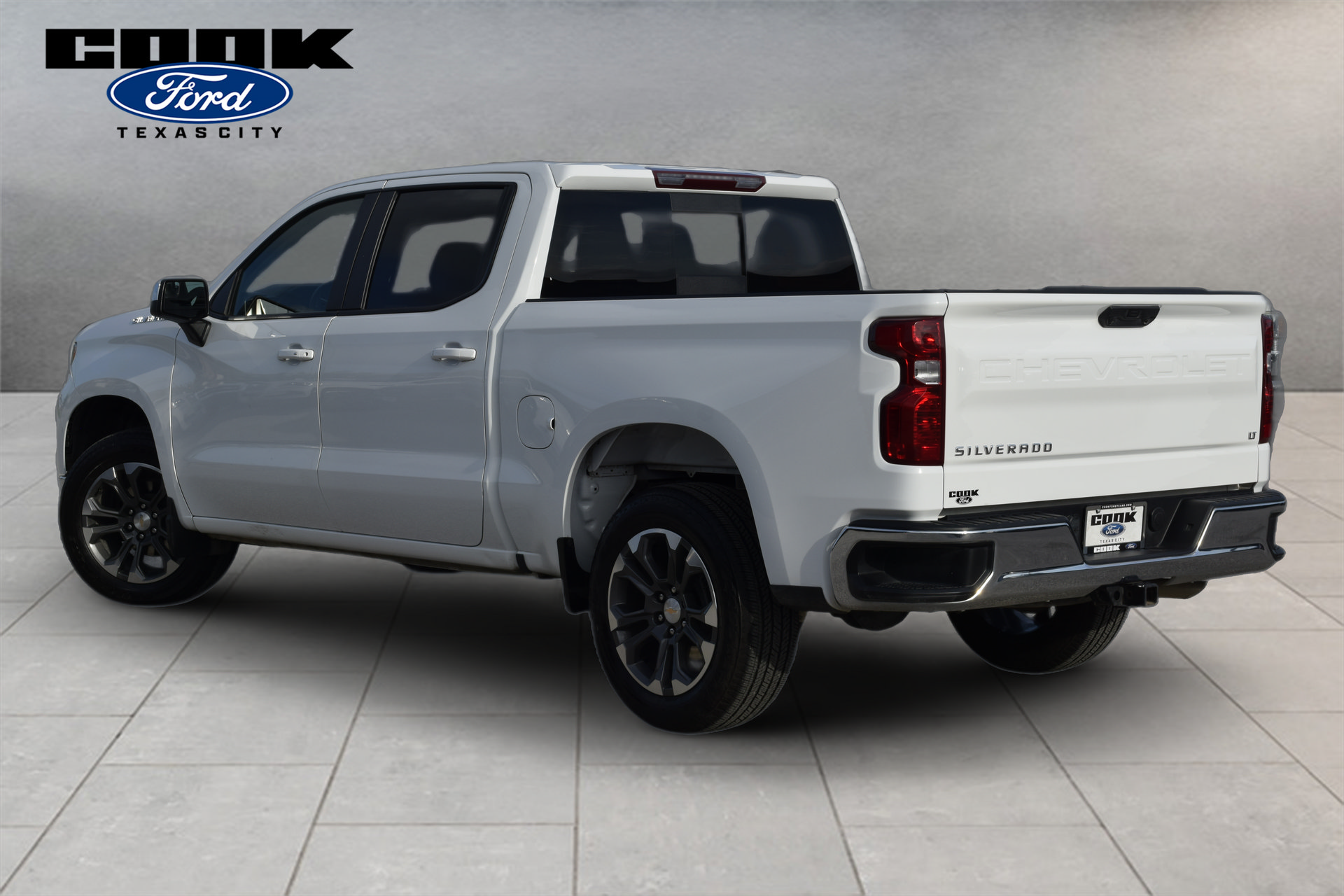 Used 2024 Chevrolet Silverado 1500 LT w/ Convenience Package II RWD image 3