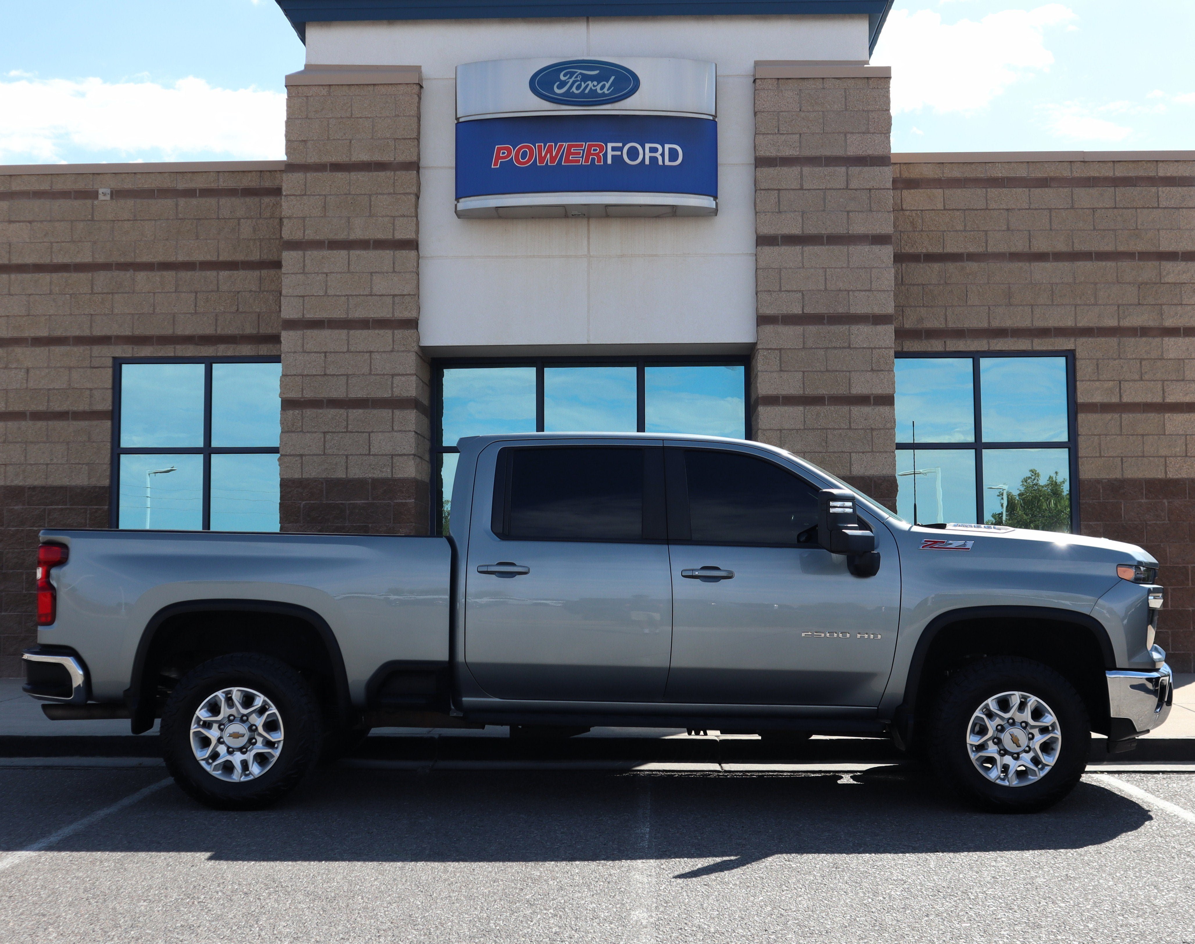 Used 2024 Chevrolet Silverado 2500 LT AWD/4WD image 5