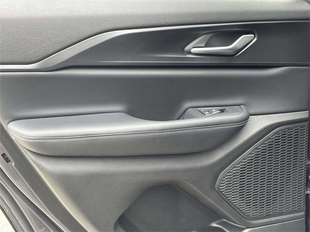 Used 2023 Jeep Grand Cherokee Altitude image 10