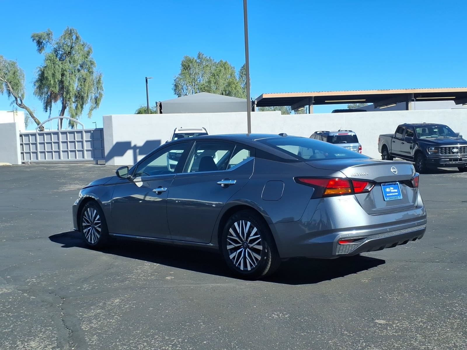 Used 2025 Nissan Altima 2.5 SV FWD image 3