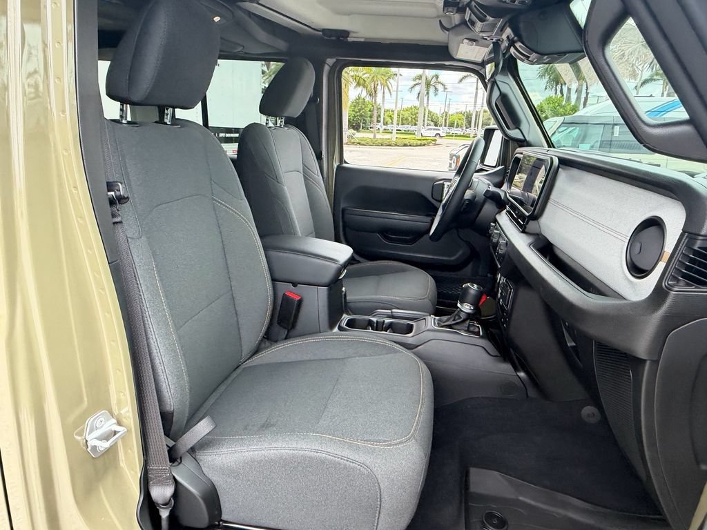 Used 2025 Jeep Wrangler Unlimited Sport AWD/4WD image 16