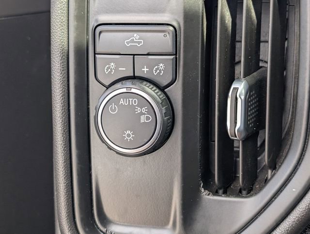 Used 2021 Chevrolet Silverado 1500 Custom image 22