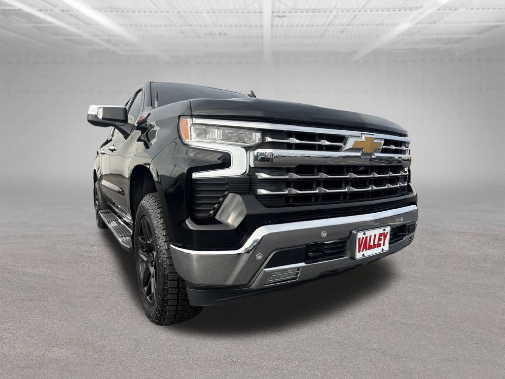 Used 2023 Chevrolet Silverado 1500 LTZ w/ LTZ Premium Package AWD/4WD image 15
