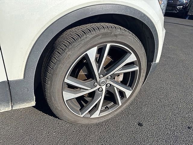 Used 2022 Volvo XC40 T5 R-Design w/ Advanced Package image 14