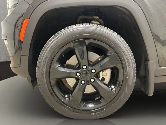 Used 2022 Jeep Grand Cherokee L Limited w/ Black Appearance Package AWD/4WD image 25