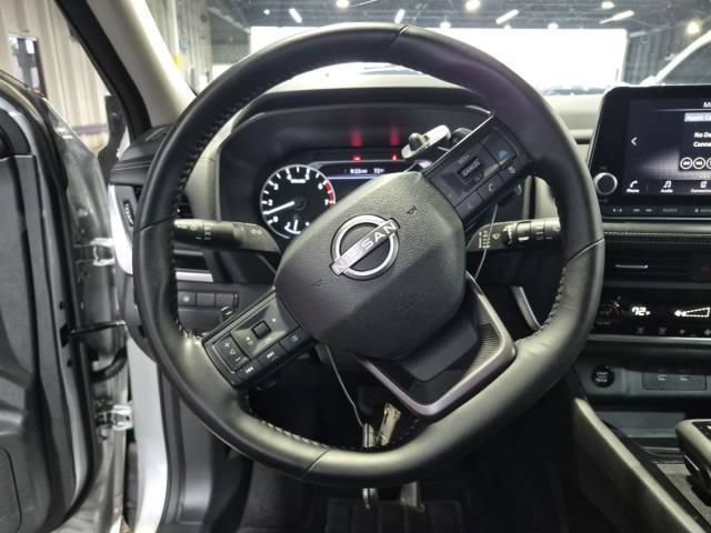 Used 2025 Nissan Rogue SV FWD image 10