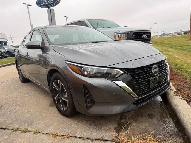 Used 2025 Nissan Sentra SV FWD image 2