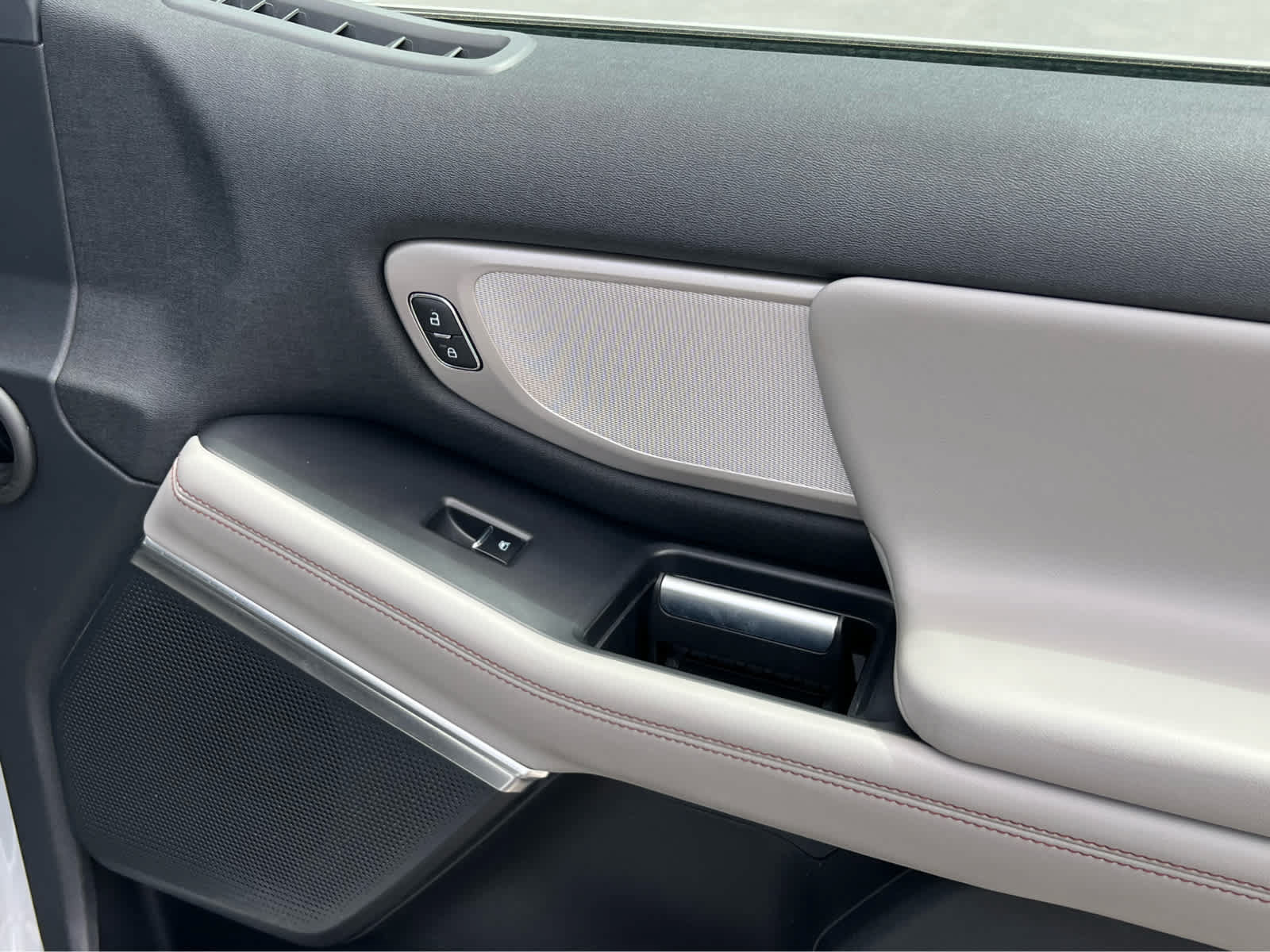 Certified 2025 Ford Expedition Active AWD/4WD image 19
