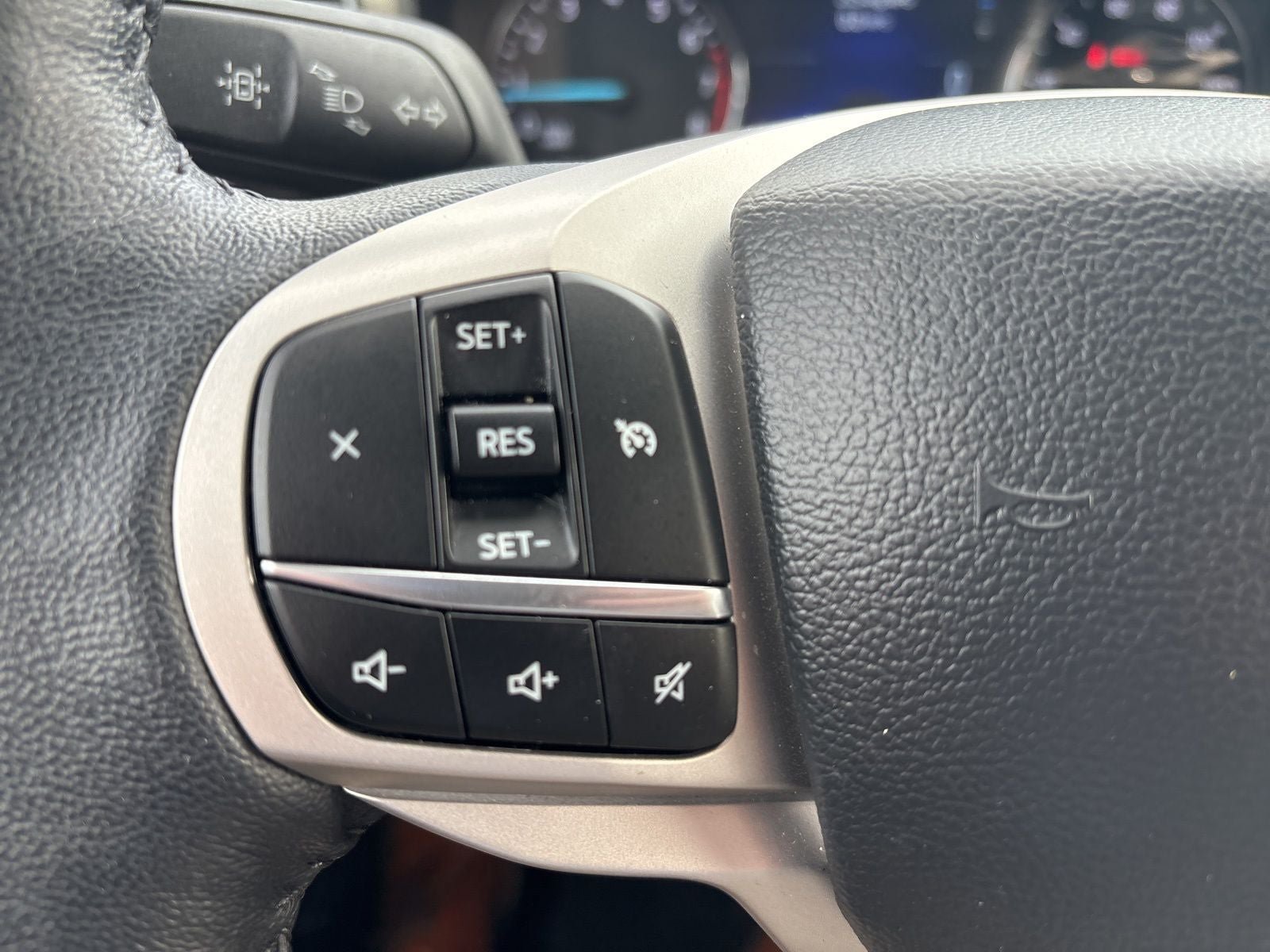 Certified 2023 Ford Explorer XLT w/ Equipment Group 202A AWD/4WD image 18