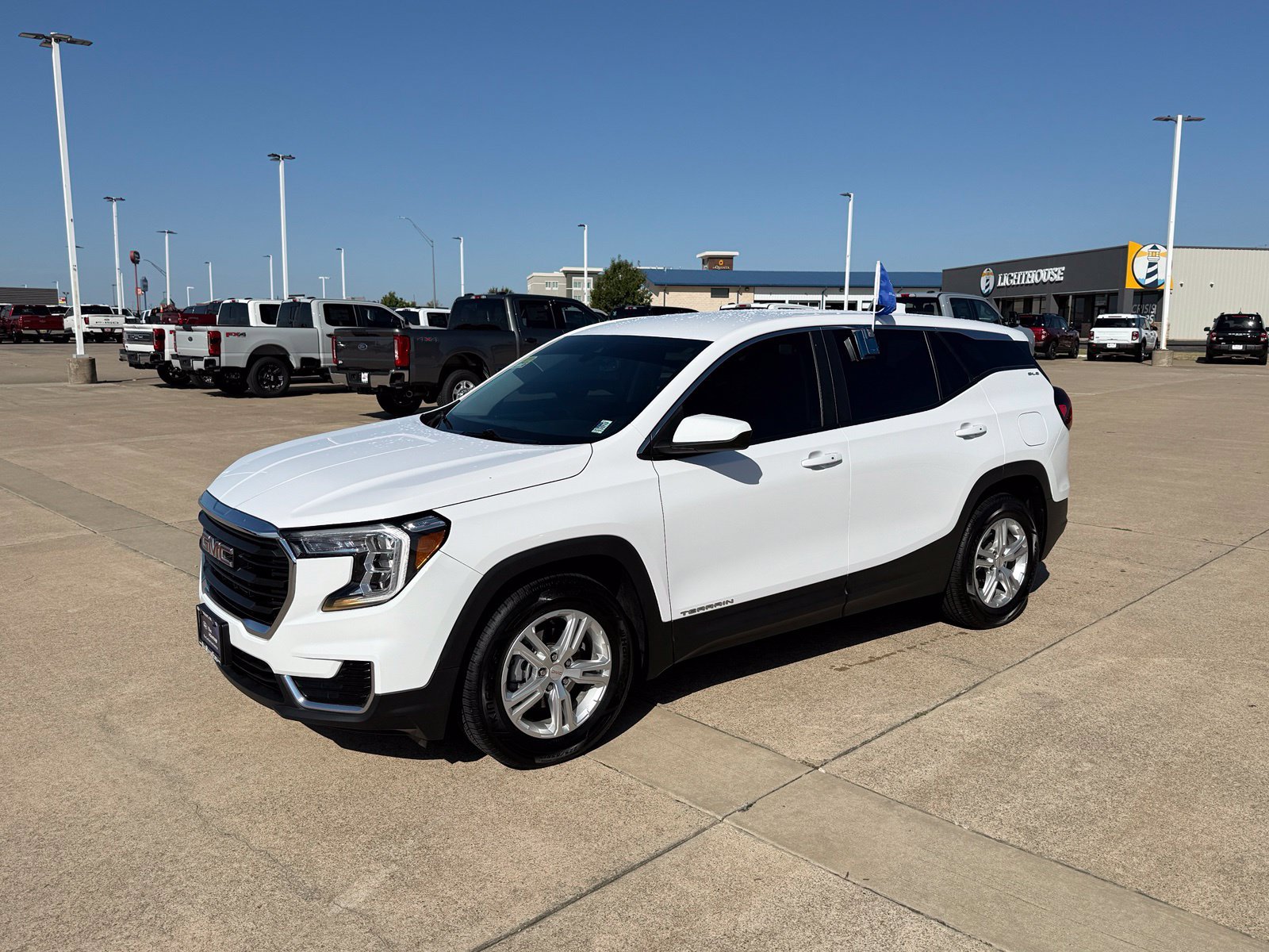 Used 2024 GMC Terrain SLE FWD image 1