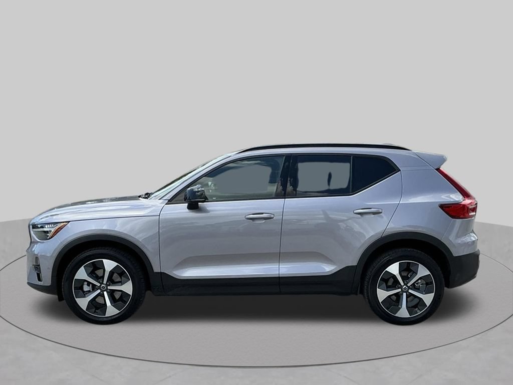 Used 2026 Volvo XC40 B5 Plus AWD/4WD image 3