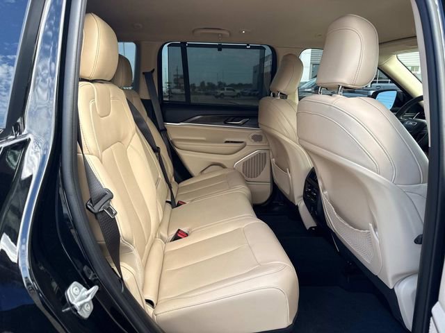 Used 2022 Jeep Grand Cherokee Limited w/ Luxury Tech Group II RWD image 15