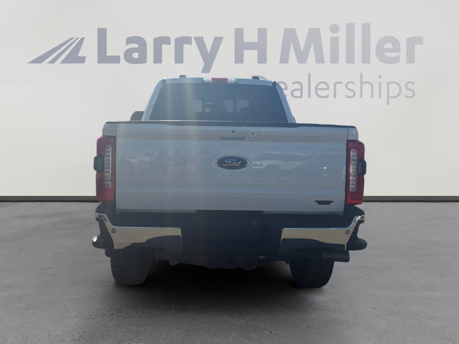 Certified 2023 Ford F250 Lariat w/ Tremor Off-Road Package image 4