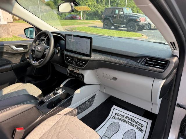 Certified 2023 Ford Escape Platinum w/ Premium Technology Package AWD/4WD image 24