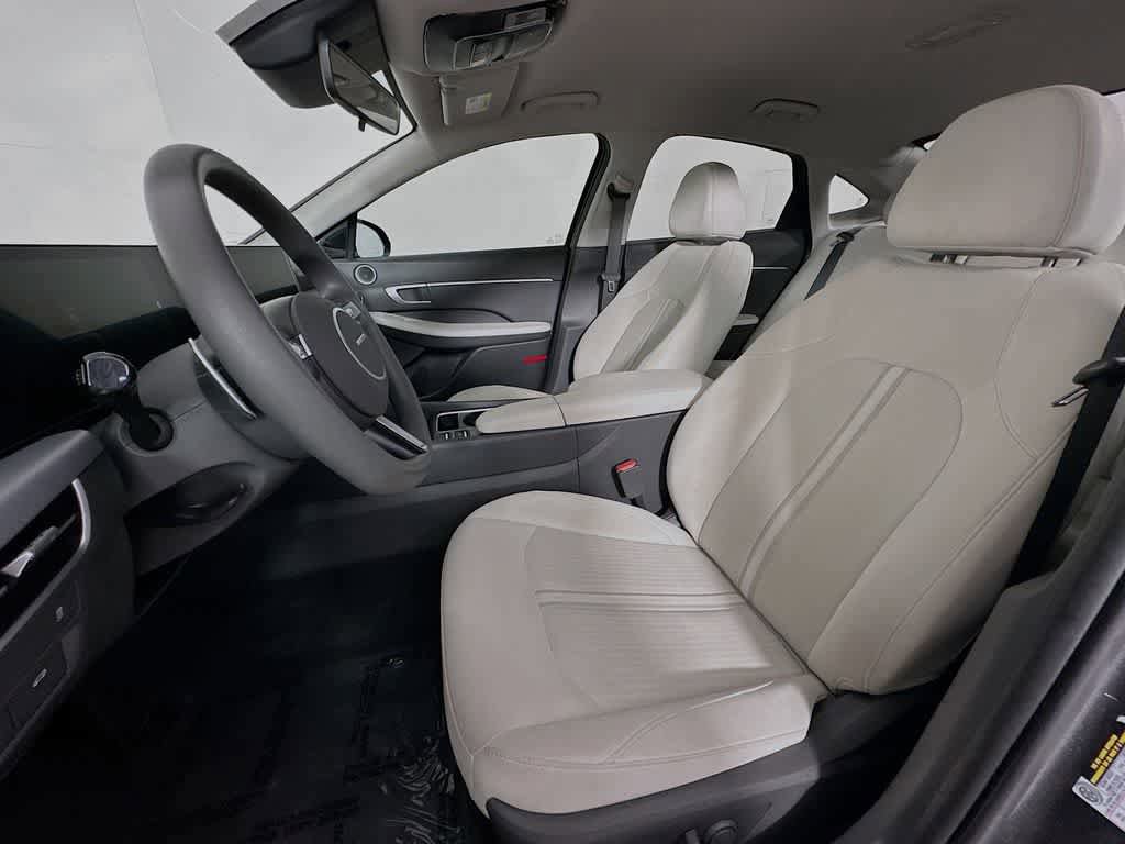 Used 2025 Hyundai Sonata SEL FWD image 11