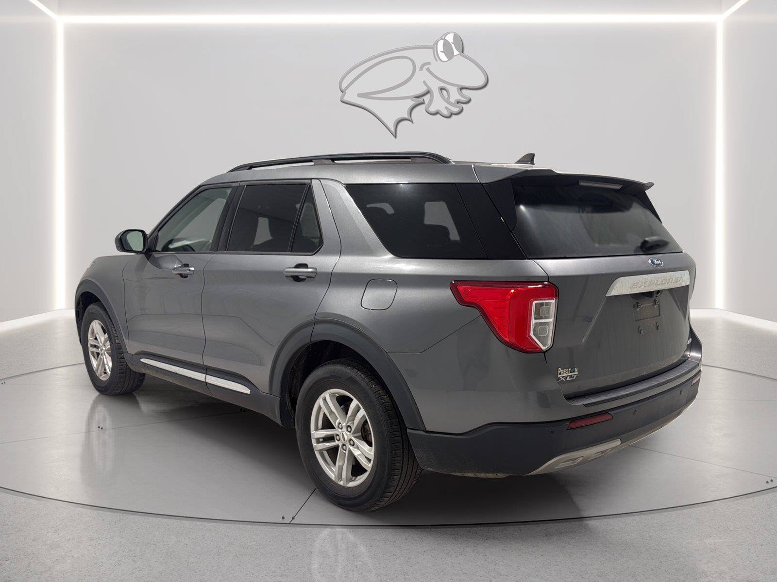 Certified 2022 Ford Explorer XLT w/ Equipment Group 202A AWD/4WD image 3